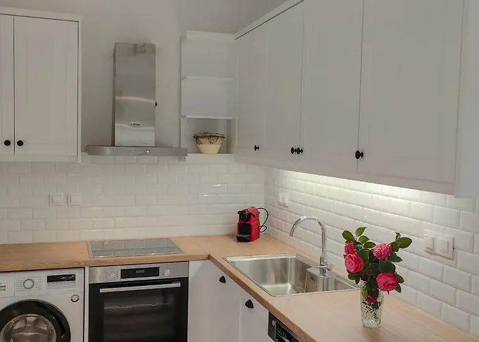 Clios House بيت للعطل Kavalleraina