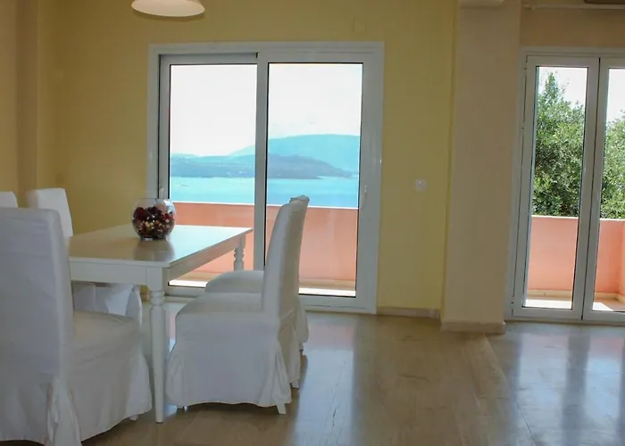 Clios House בית נופש Kavalleraina